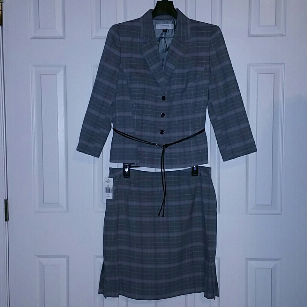 BNWT TAHARI Size 12P 2piece Skirt Suit